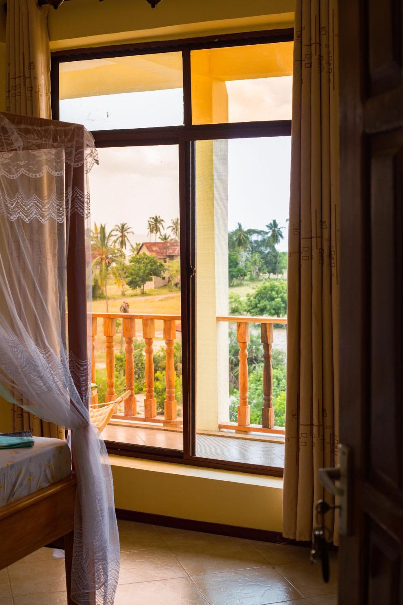 Mikoko Beach & Cottages Bagamoyo Exteriör bild